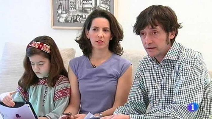 Telediario 1 - Descienden las adopciones de niños extranjeros por las restricciones internacionales