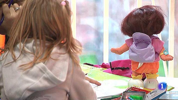 Telediario 1 - En España hay 35.000 niños bajo la guarda o tutela del Estado