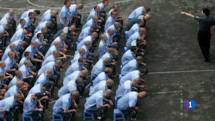 Telediario 1 - Cientos de miles de chinos están confinados en los llamados campos de reeducación