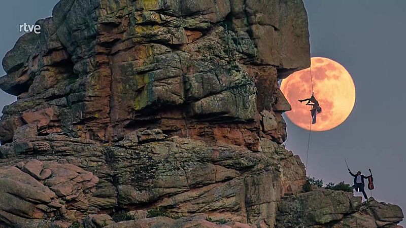 Telas aéreas y danza vertical | Ver