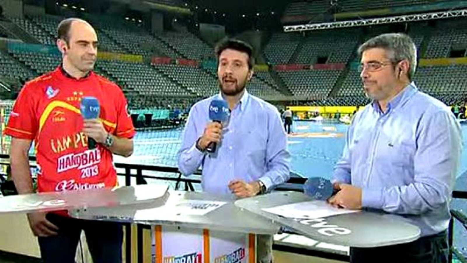 Los comentaristas de TVE analizan la histórica victoria de España frente a Dinamarca en la final del Mundial de Balonmano de España 2013.ndo triunfo absoluto en un Mundial de Balonmano.