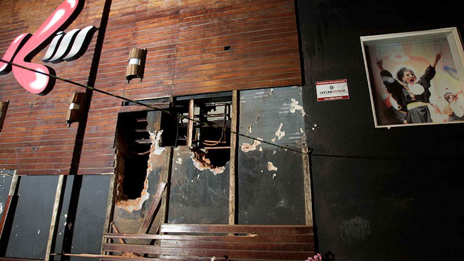 La pesadilla de 233 jóvenes muertos en una discoteca estremece a Brasil