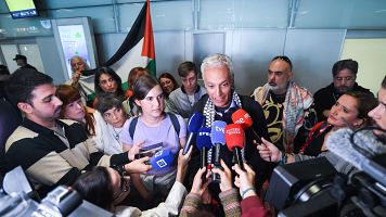 Los activistas de la segunda flotilla de Gaza reivindican el xito de su misin a su llegada a Espaa