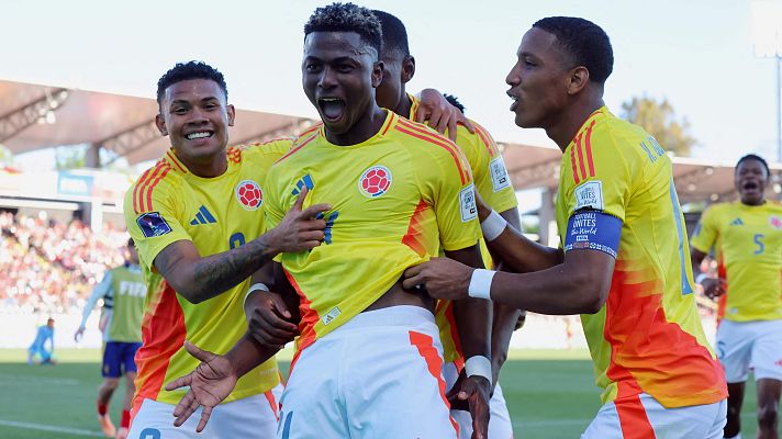 Fútbol - Ney Villarreal culmina la eliminación de España con su 'hat-trick'