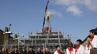 Ofrenda de flores a la virgen del Pilar en Zaragoza - Especiales informativos | Ver