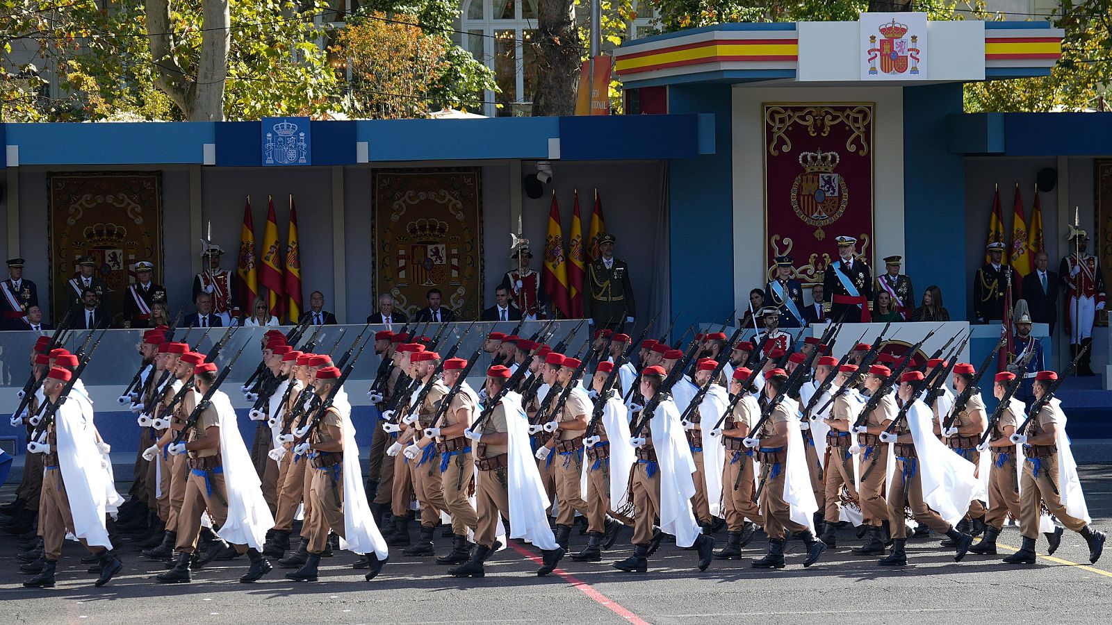 Los sentimientos que marcan el desfile de este 12 de octubre - Especiales informativos | Ver
