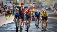 Matteo Trentin firma el triplete en la Pars-Tours una dcada despus de su primera victoria