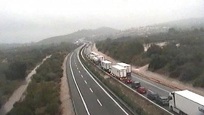 Las lluvias torrenciales inundan la comarca tarraconense del Montsi y atrapan a personas en vehculos y bajos