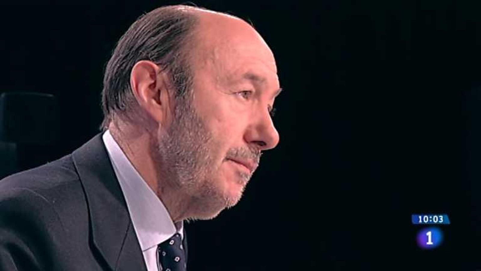 "El programa cuenta como invitado con el secretario general del PSOE, Alfredo Pérez Rubalcaba, que analiza algunos de los temas que marcan la actualidad política con María Casado.En el tiempo de la tertulia, los periodistas Bieito Rubido (ABC), Arsen