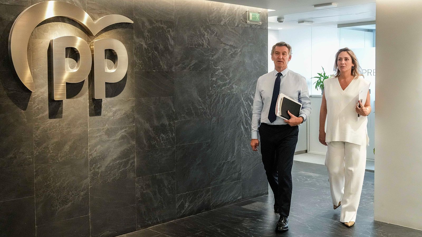 El PP compara a Vox con Bildu y Abascal acusa a Feijóo de "estafador" | Ver