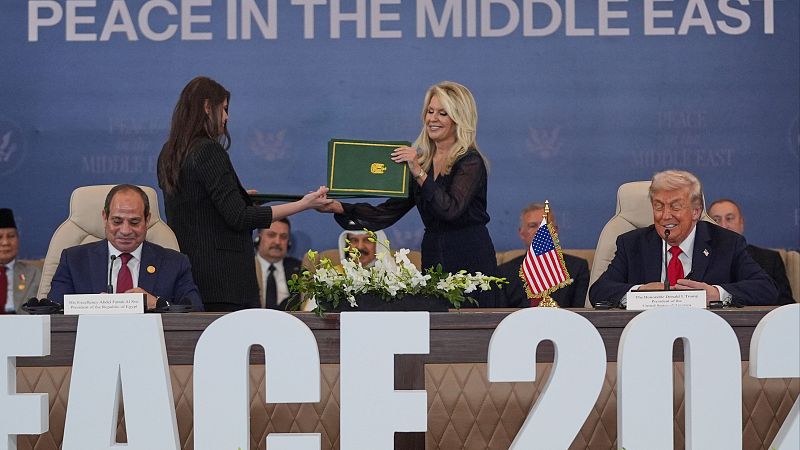 Trump sella con Catar, Turquía y Egipto la paz en Gaza en una cumbre con una veintena de líderes