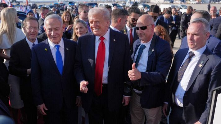 Donald Trump, junto a Benjamin Netanyahu en el Aeropuerto Ben Gurion, antes de subir al Air Force One