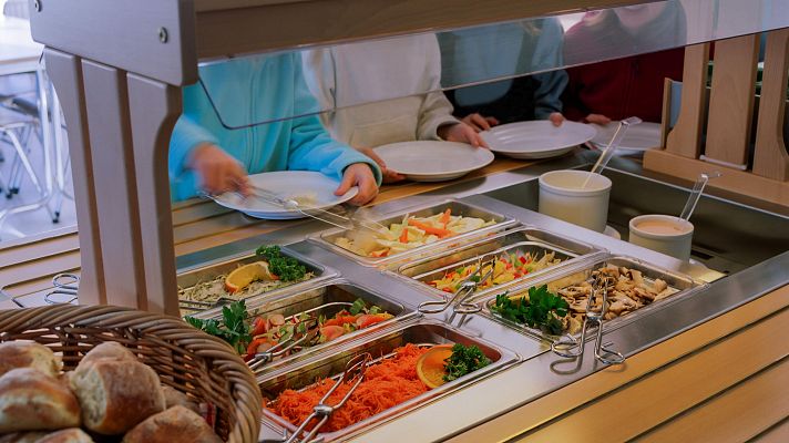 Telediario 1 - Uno de cada tres alumnos dice que la comida del comedor es mala