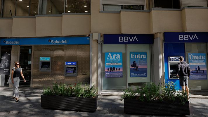Telediario 1 - Los clientes del Sabadell que aceptaron la opa del BBVA son solo el 1,1% del capital