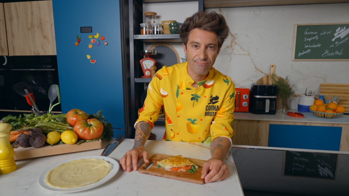 Cuina Brutal - Hummus de remolatxa, wrap triangular i cruixent de xocolata