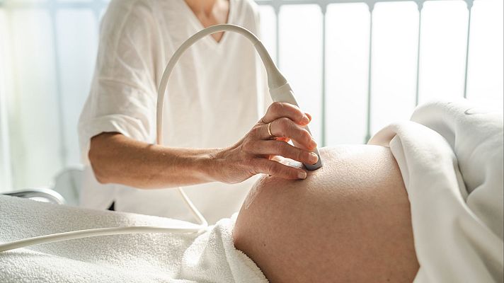 Telediario 2 - El Gobierno da el primer paso para blindar el aborto como derecho en la Constitución