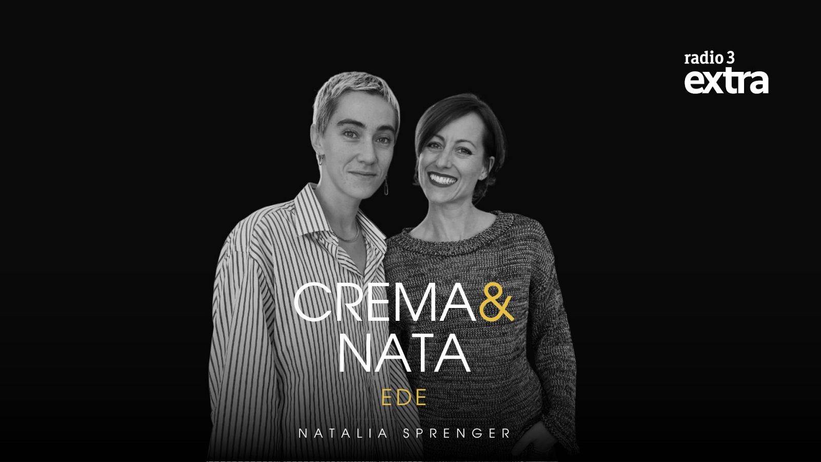 Una imagen publicitaria con dos mujeres sonriendo, una con camisa a rayas y otra con suéter gris, sobre un fondo negro. El texto "CREMA & NATA" con el símbolo "&" dorado, junto a "EDE" y el nombre "NATALIA SPRENGER", son elementos centrales.