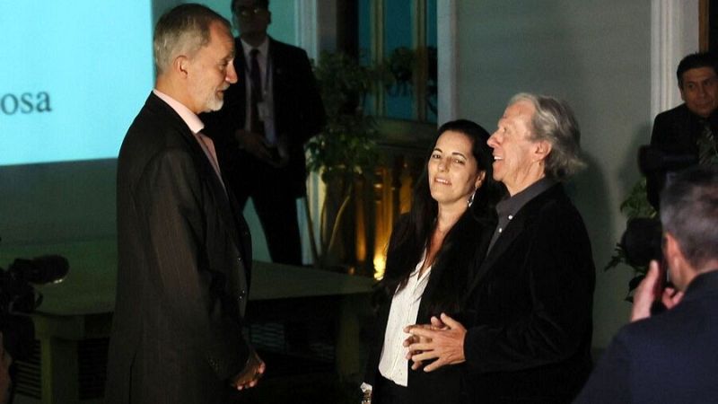 El rey inaugura el Congreso de la Lengua en Arequipa, Perú - Telediario 1 | Ver