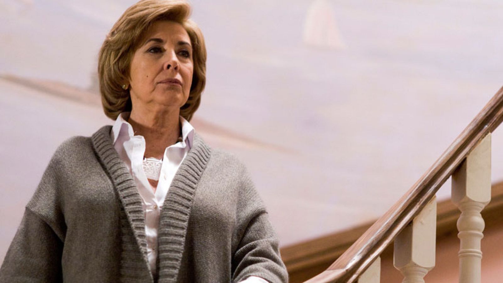 Herederos - Capítulo 10 - Carmen tiene en su mano prolongar su momento romántico con Enrique, o dejar las cosas como estan - Ver ahora