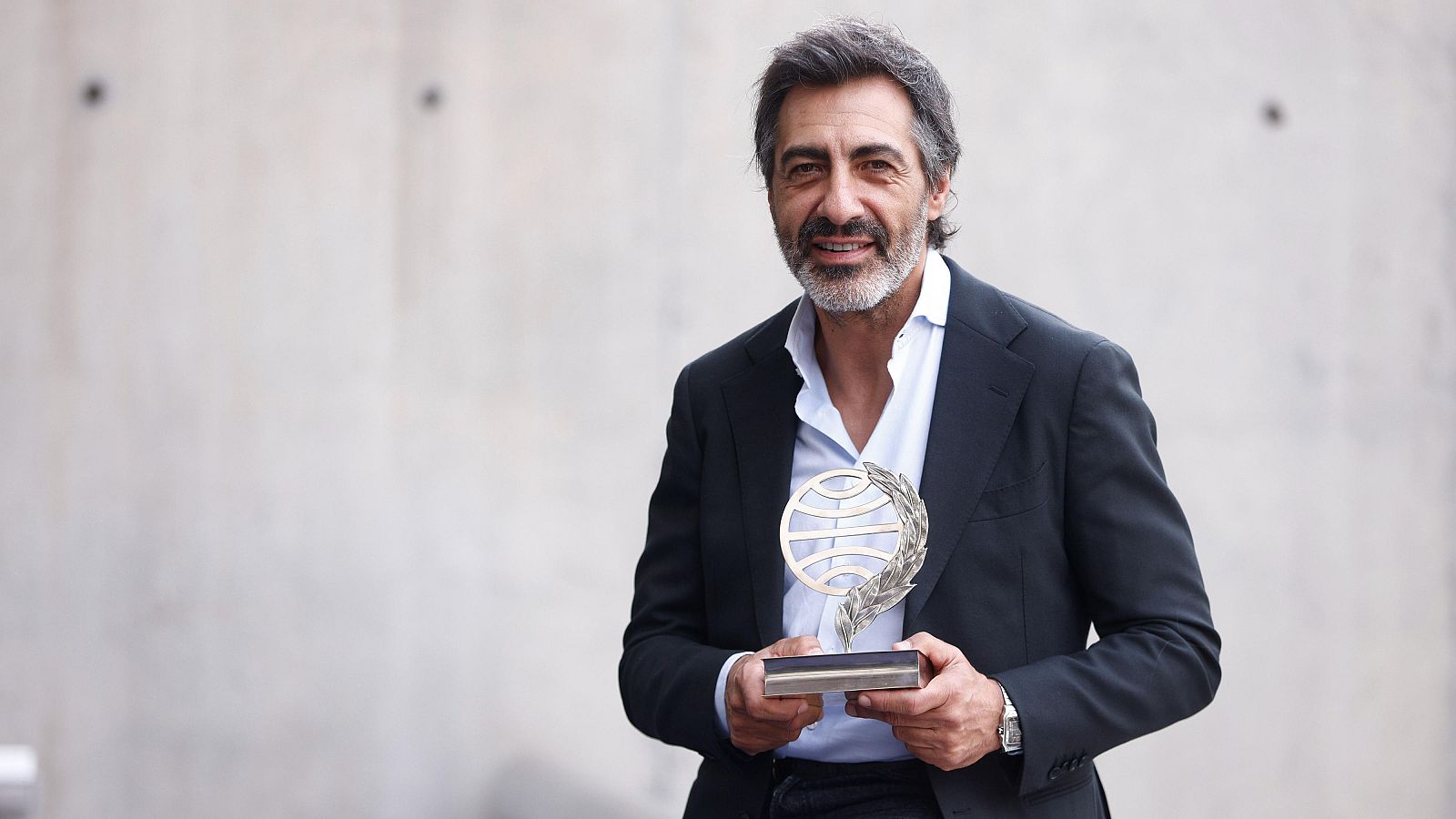 Juan del Val ha sido el ganador del Premio Planeta 2025 - Telediario 1 | Ver