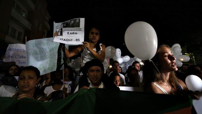 Miles de personas piden justicia por el incendio de la discoteca en Brasil