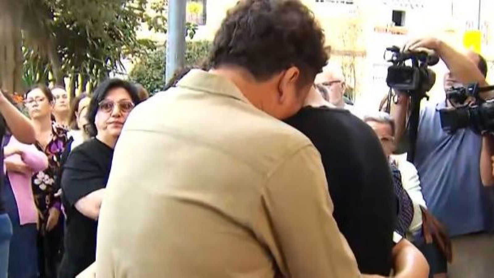 Una menor se suicida tras sufrir acoso escolar - Directo al grano | Ver