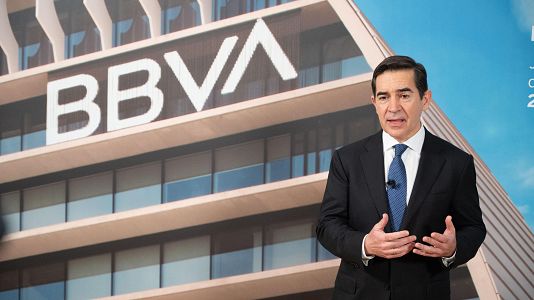 El presidente del BBVA rechaza dimitir tras el fracaso de la opa: "Mi continuidad no depend�a del resultado"