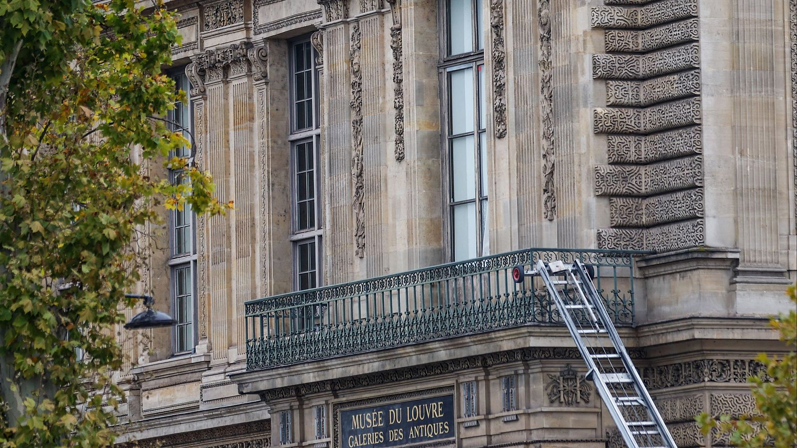 Crónica de un robo de película en el Louvre | Ver