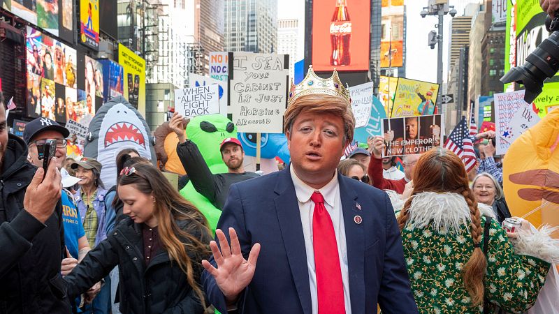 Trump responde con vídeo hecho con IA a las protestas 'No Kings' | Ver