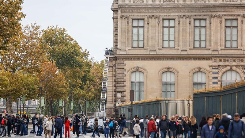 Así fue el robo de joyas de la colección de Napoléon en el Louvre