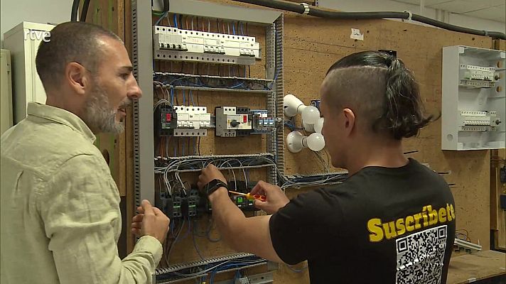 Aquí hay trabajo - Se buscan electricistas