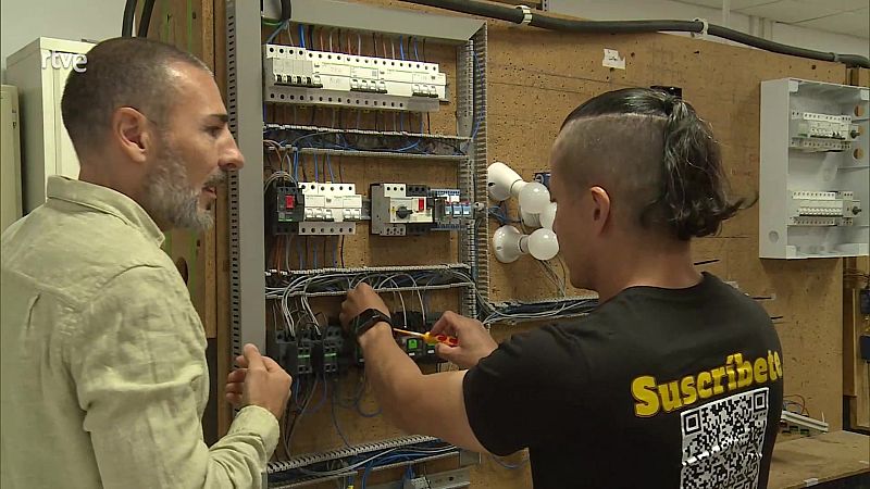 Se buscan 70.000 electricistas - Aquí hay trabajo | Ver