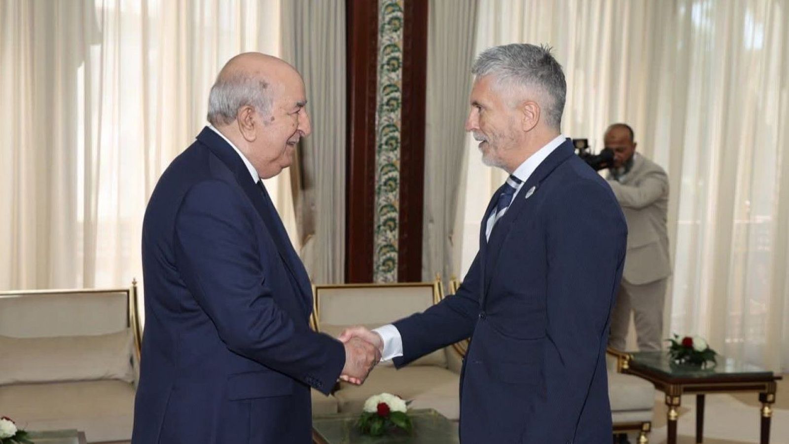 Marlaska pacta con Argelia reforzar la lucha contra la migración ilegal - Telediario 2 | Ver