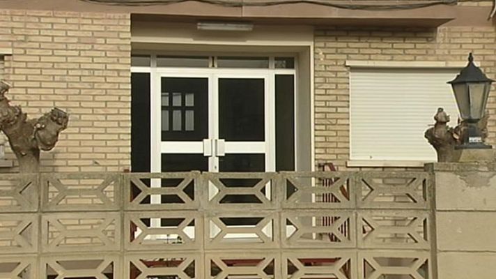 Telediario 1 - Cuatro personas están detenidas por la muerte de una mujer de 27 años