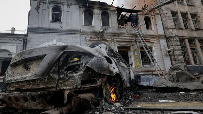 Telediario 1 - Ucrania, lejos de un alto el fuego tras aplazarse la reunión entre Putin y Trump