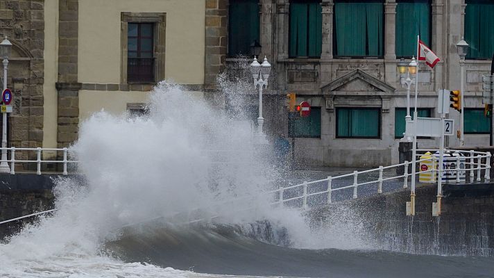 El tiempo - Cantabria y País Vasco, en aviso rojo por fuerte oleaje