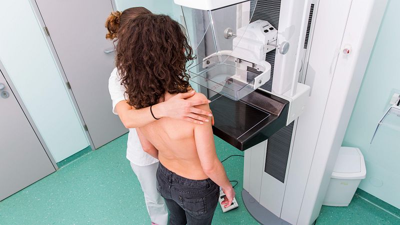 La Fiscalía de Andalucía incoa diligencias por los cribados del cáncer de mama | Ver