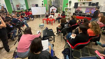 Las personas sin hogar cuentan sus sueos -y pesadillas- en un coloquio con periodistas: "No se nos escucha, no se nos pregunta"