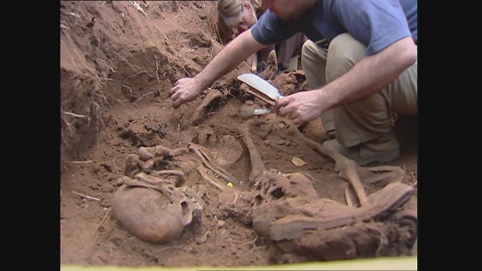 Trabajos de exhumación en las fosas de O Amenal (O Pino, A Coruña) | Ver ahora