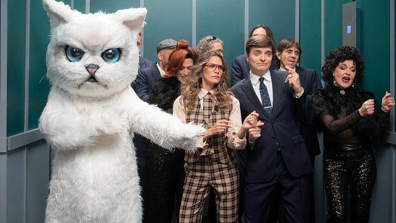 En el ascensor del Late Xou con Amaia Salamanca