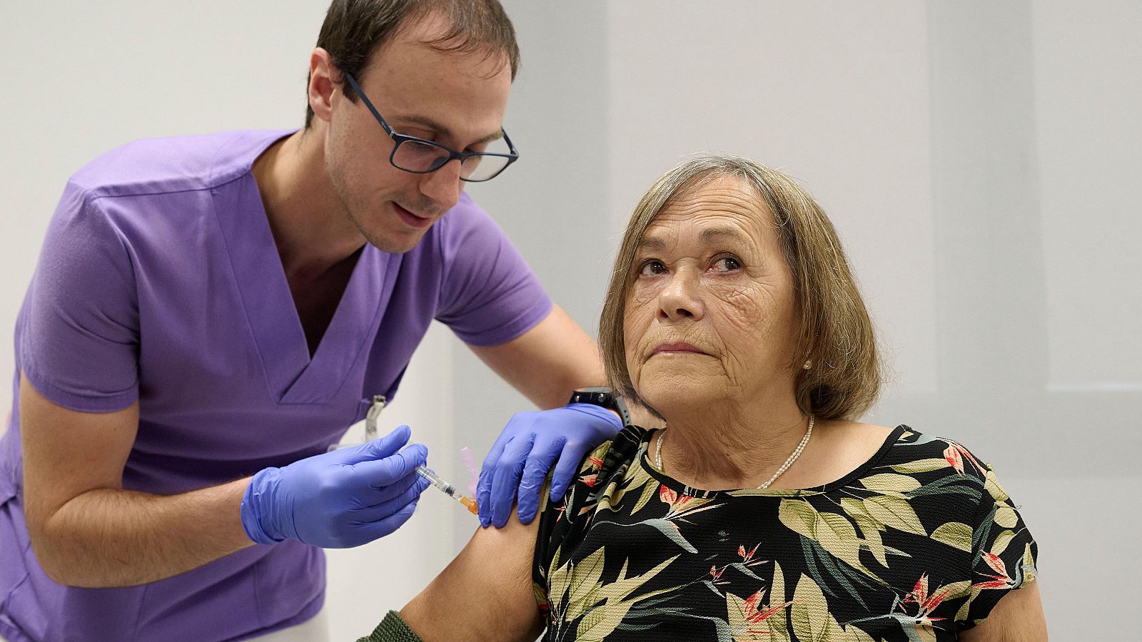Una nueva mutación de la gripe adelanta los casos - Telediario 1 | Ver
