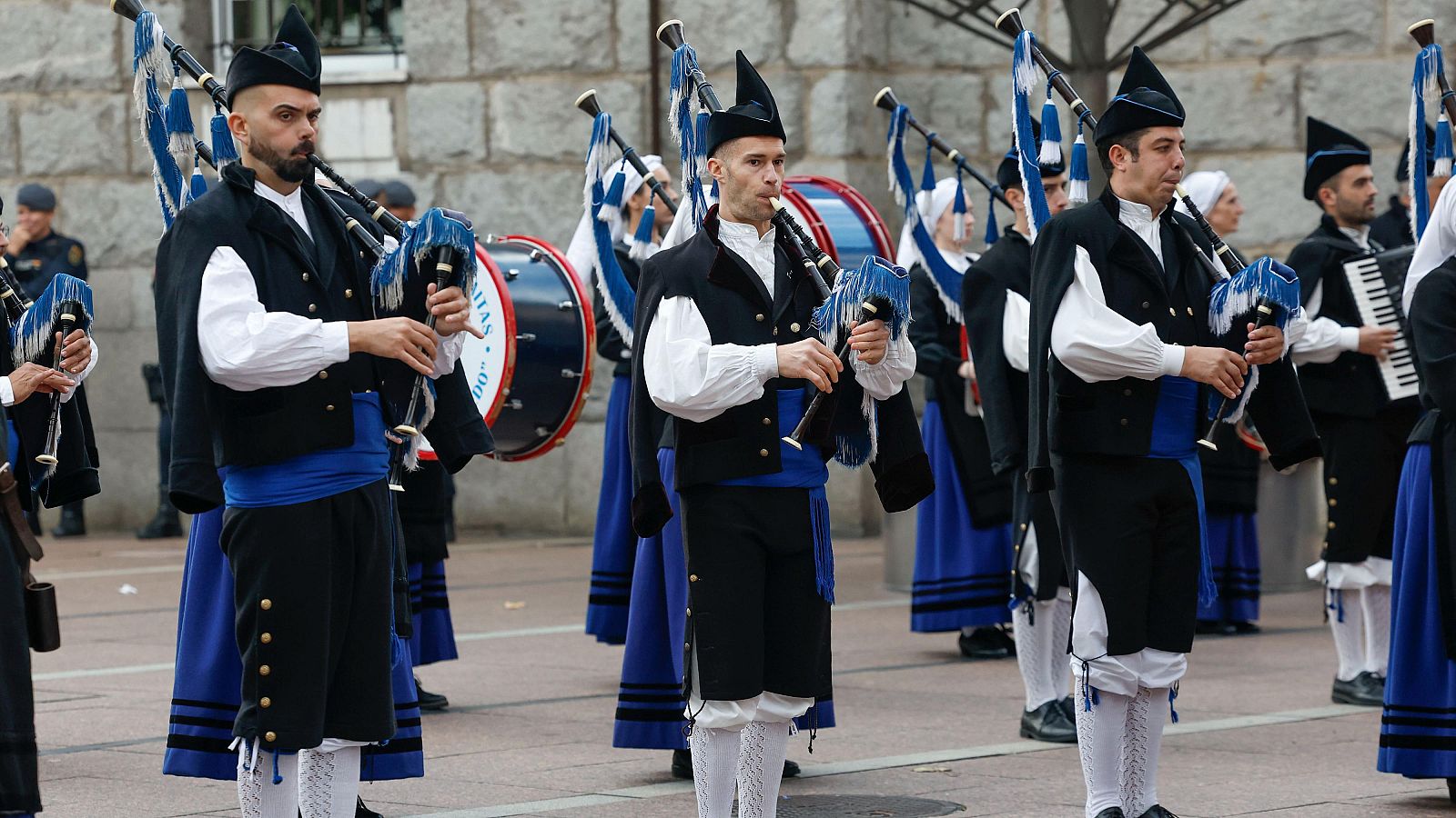 Oviedo se prepara para la entrega de los Premios Princesa de Asturias - Telediario 1 | Ver