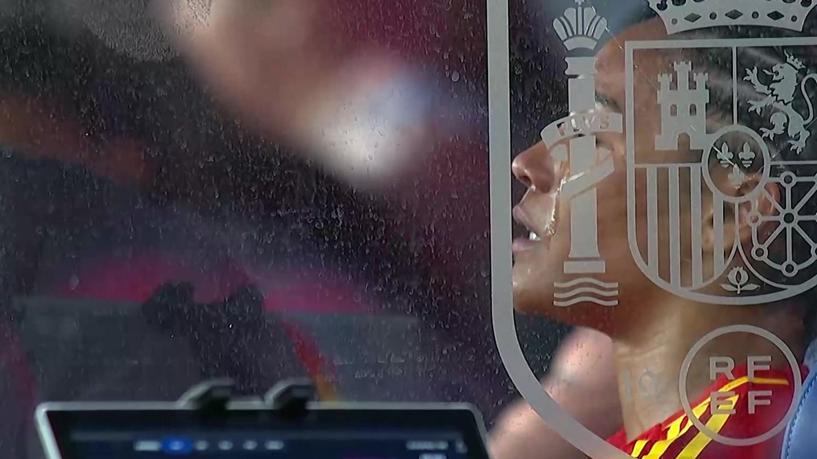 Salma se retira entre lágrimas tras su lesión contra Suecia - UEFA Women's Nations League | Ver