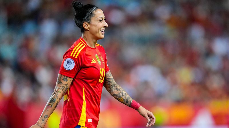 La Rosaleda ovaciona a Jenni Hermoso en su regreso con la selección española un año después