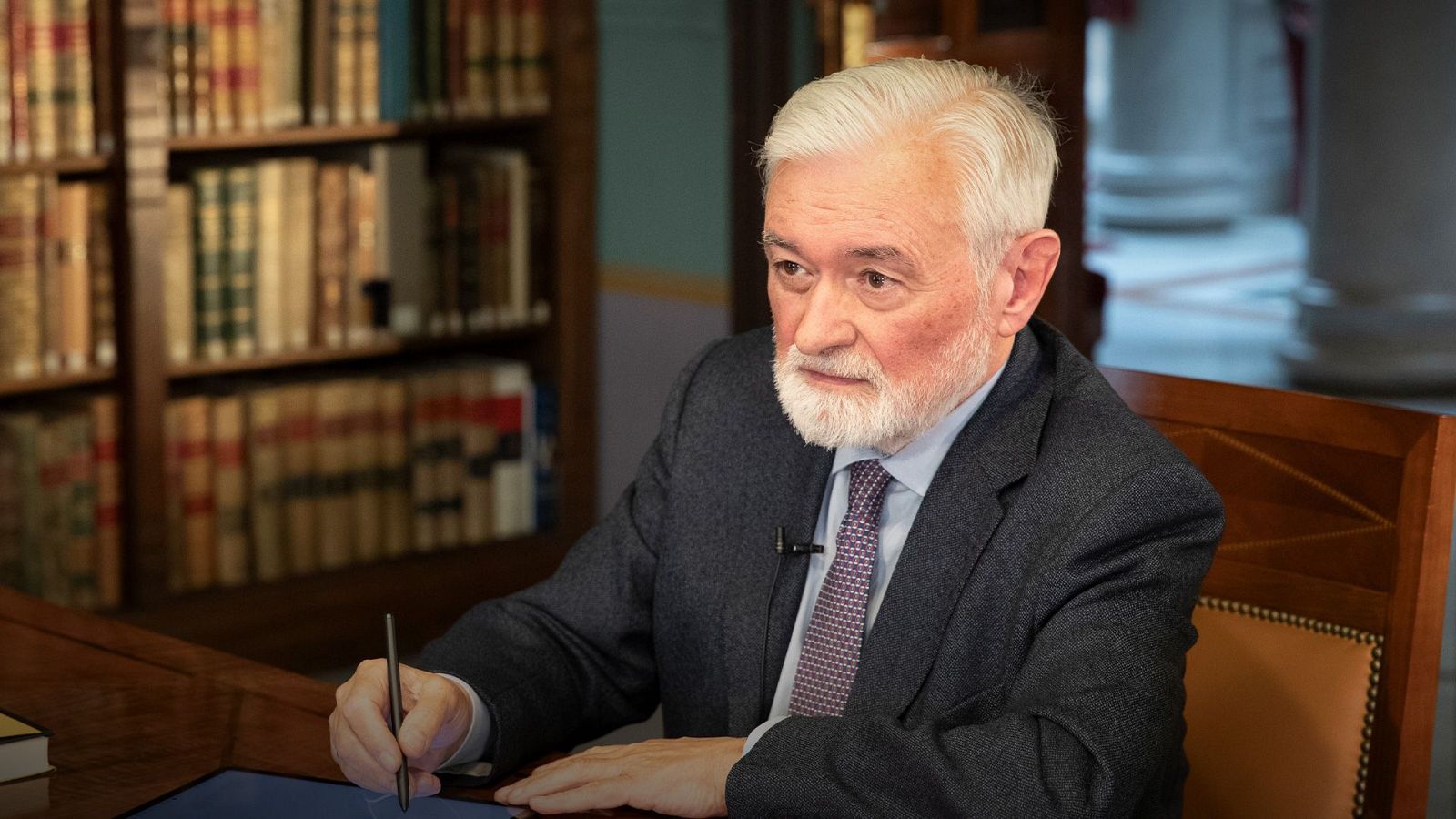 Plano general - Darío Villanueva - Plano general | Ver