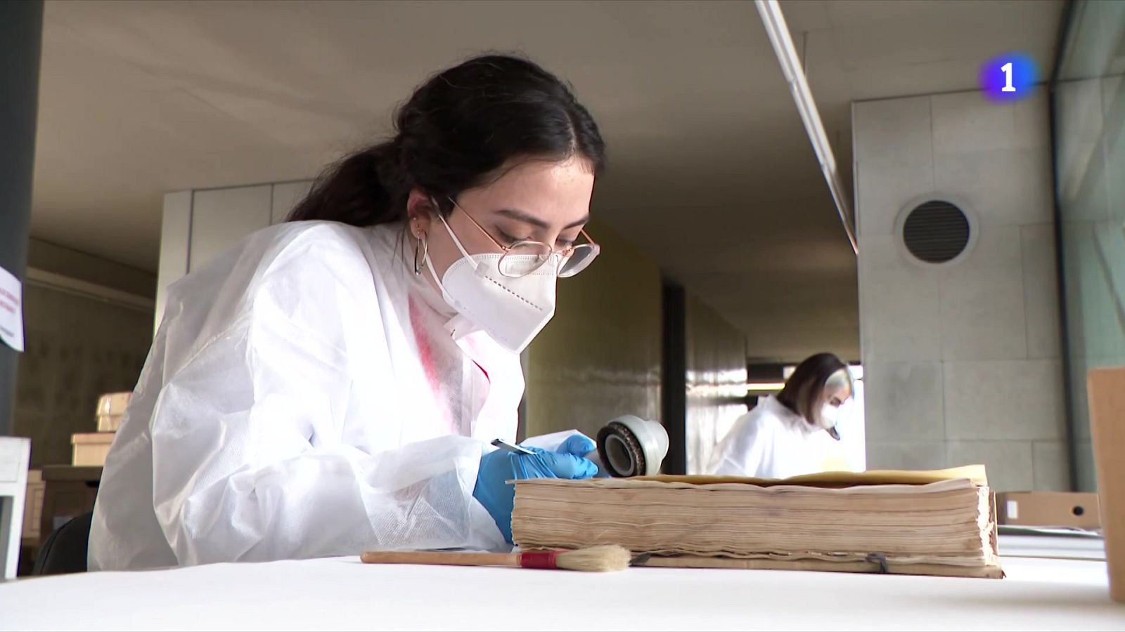 Recuperació de documents malmesos per la dana de València