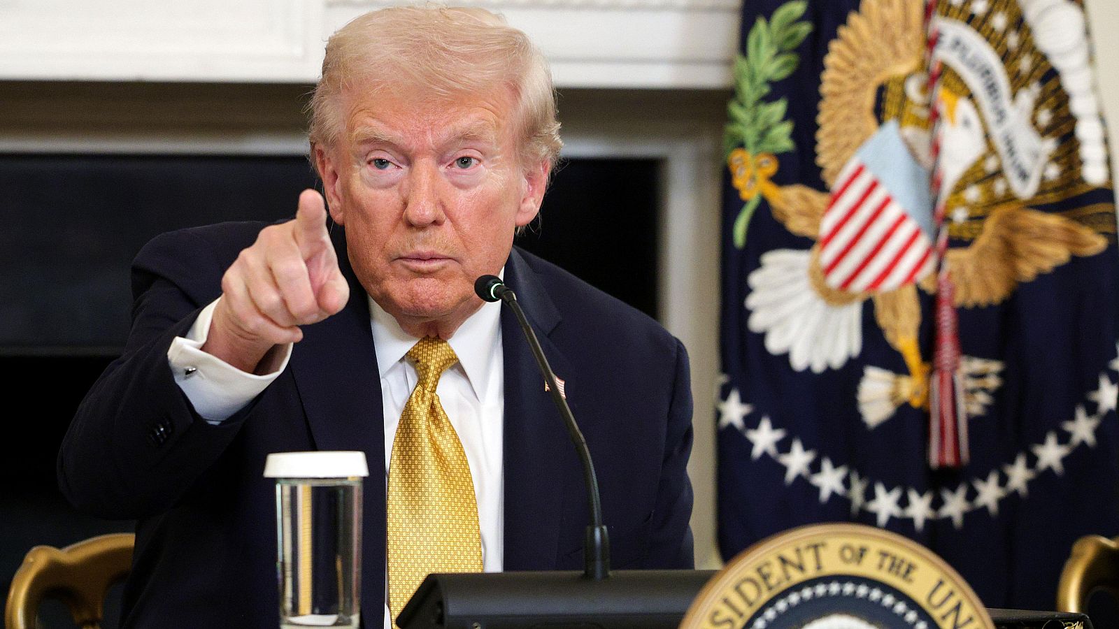 Trump anuncia un aumento del 10% de los aranceles a Canadá - Fin de semana 24h | Ver