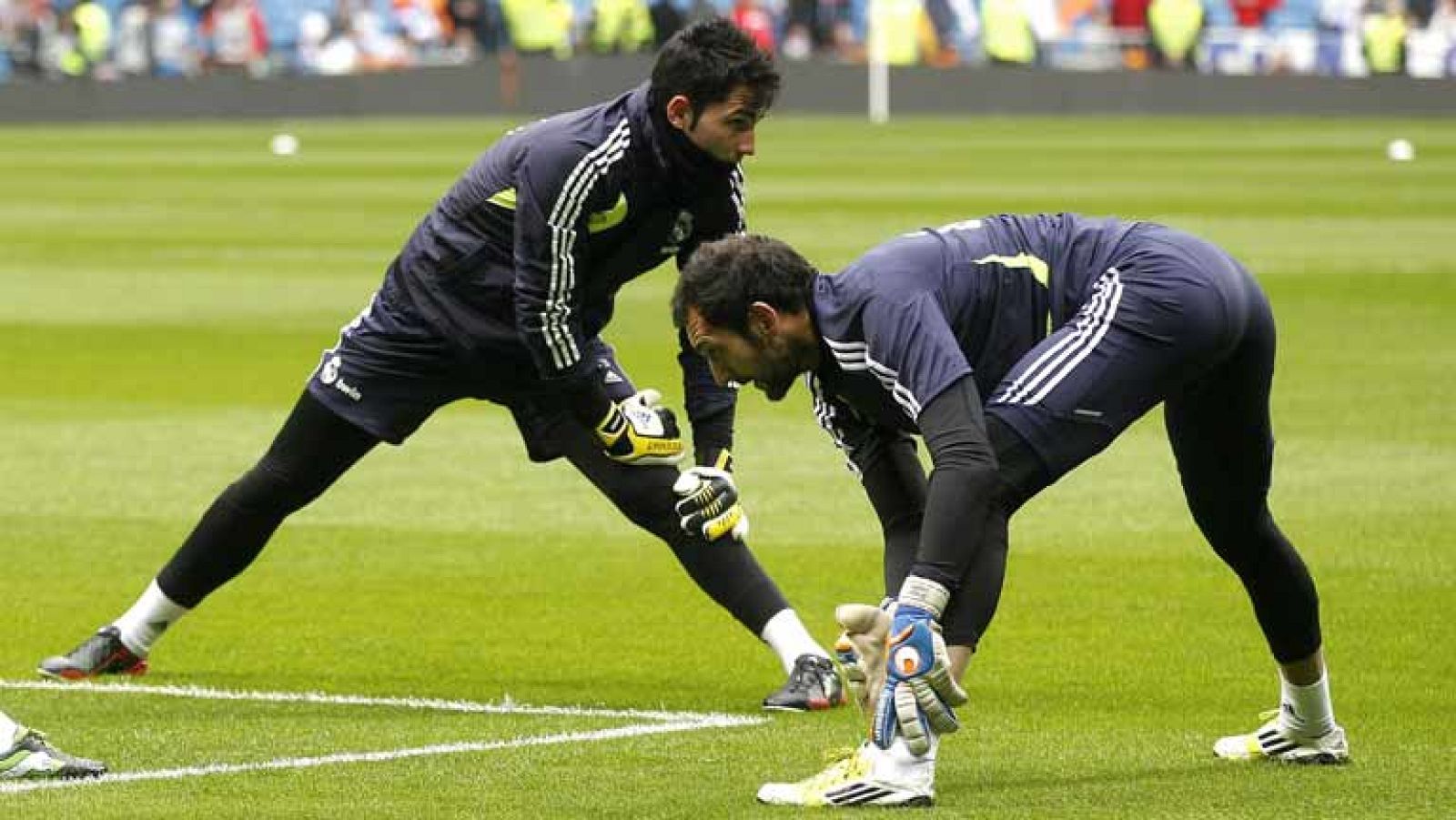 Una de las grandes dudas del encuentro copero del Real Madrid contra el Barcelona es quién ocupará la portería blanca ante la ausencia de Casillas. Hemos hablado con Manolo Amieiro, exentrenador de Íker Casillas, Antonio Adán y Diego López.