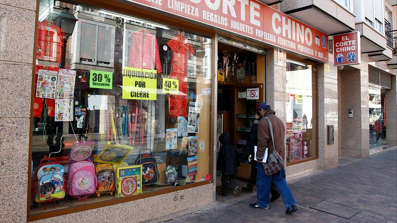 Menos bazares y más cafés: los cambios en los negocios de la comunidad china en España