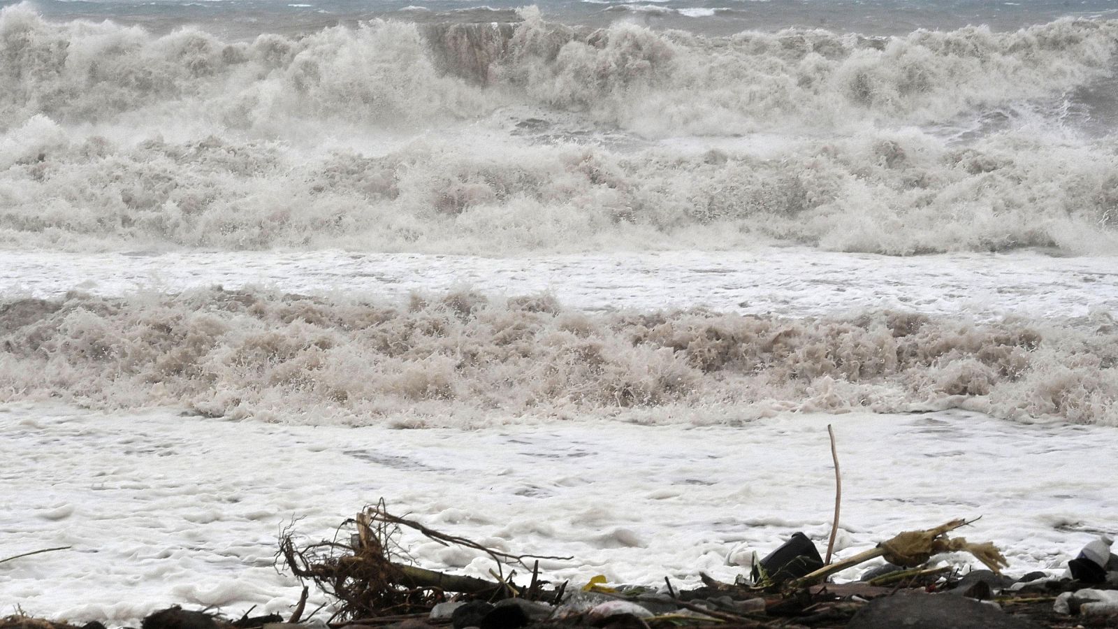 El huracán Melissa toma tierra en Jamaica | Ver